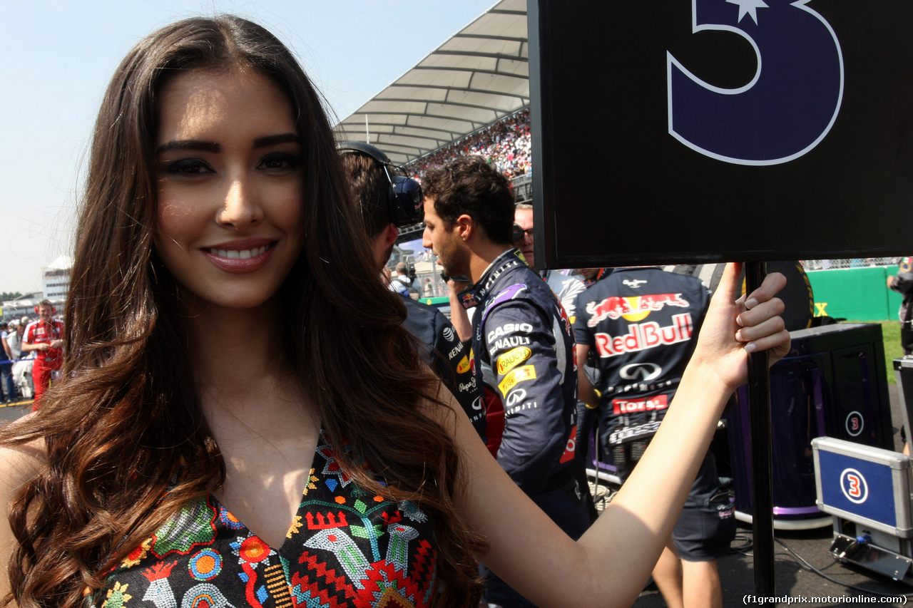 GP MESSICO, 01.11.2015 - Gara, griglia Ragazza e Daniel Ricciardo (AUS) Red Bull Racing RB11