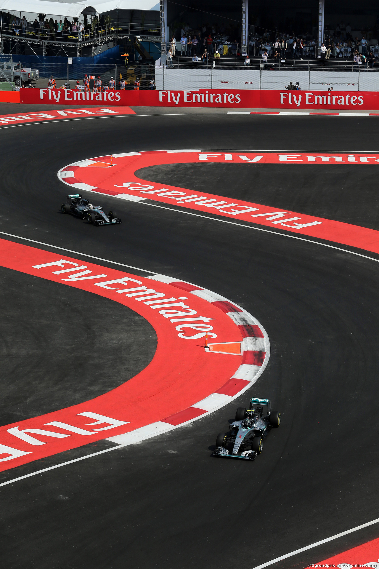 GP MESSICO, 01.11.2015 - Gara, Nico Rosberg (GER) Mercedes AMG F1 W06 davanti a Lewis Hamilton (GBR) Mercedes AMG F1 W06
