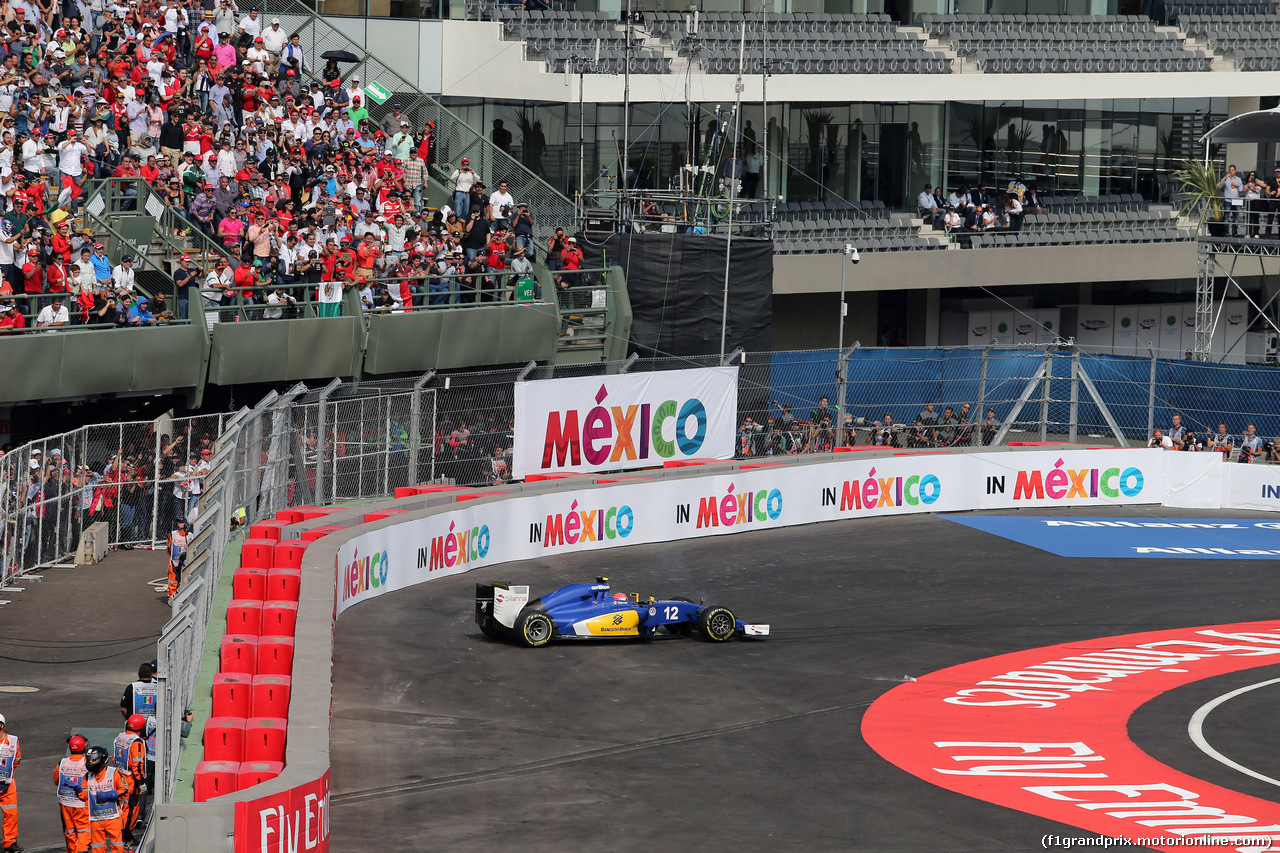 GP MESSICO, 01.11.2015 - Gara, Felipe Nasr (BRA) Sauber C34 retires from the race