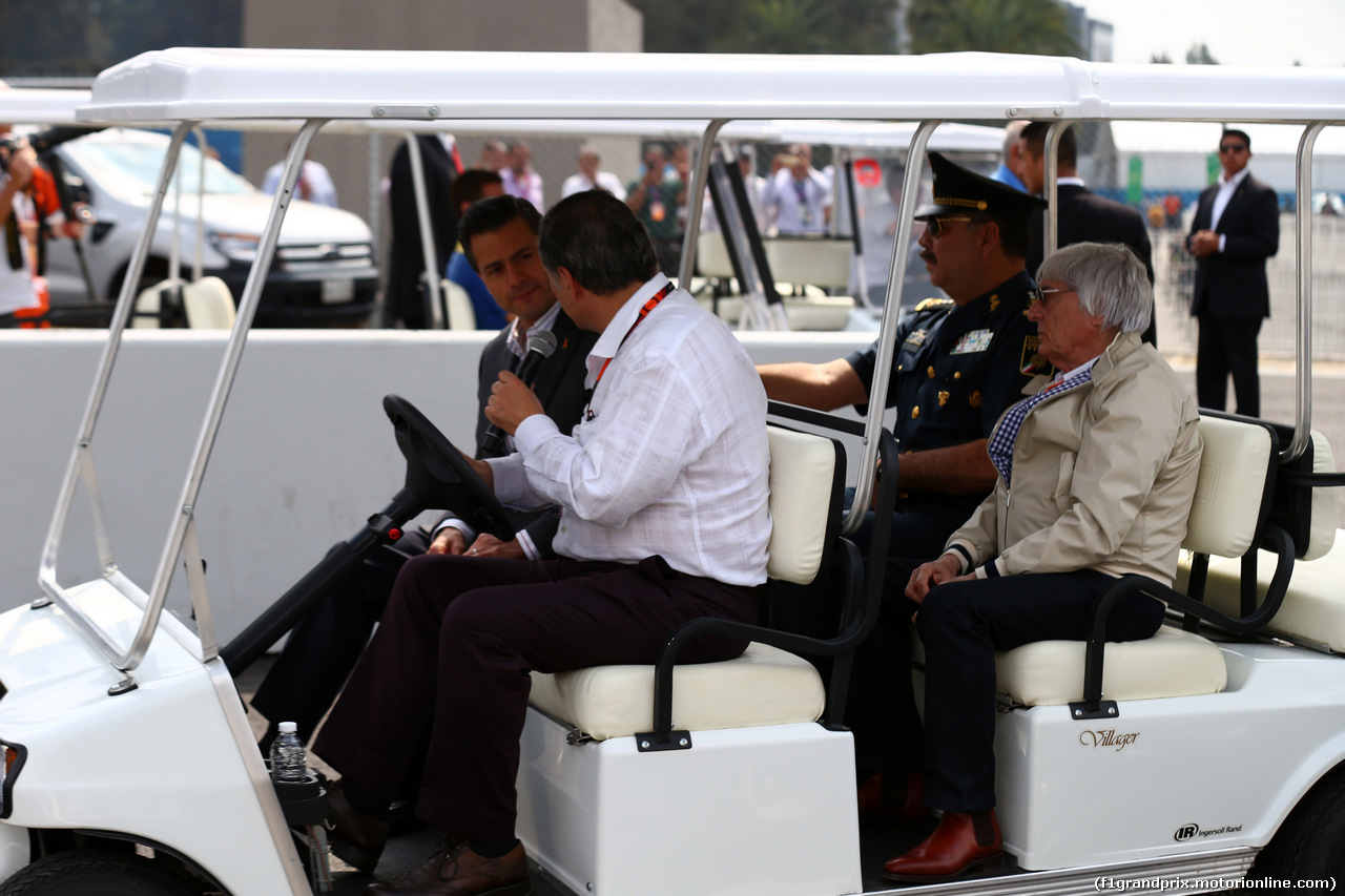 GP MESSICO, 29.10.2015 - Enrique Pena Nieto (MEX), President of Mexico with Bernie Ecclestone (GBR), President e CEO of FOM