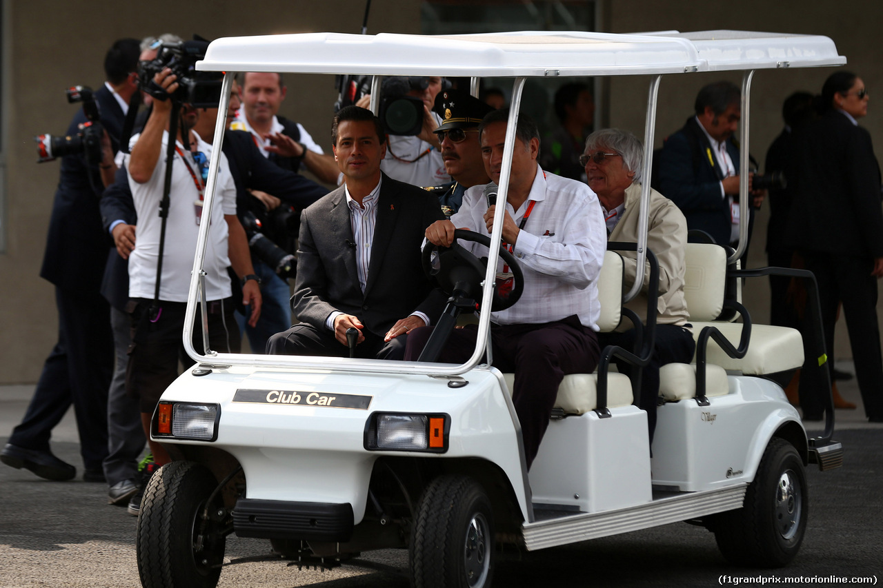 GP MESSICO, 29.10.2015 - Enrique Pena Nieto (MEX), President of Mexico with Bernie Ecclestone (GBR), President e CEO of FOM