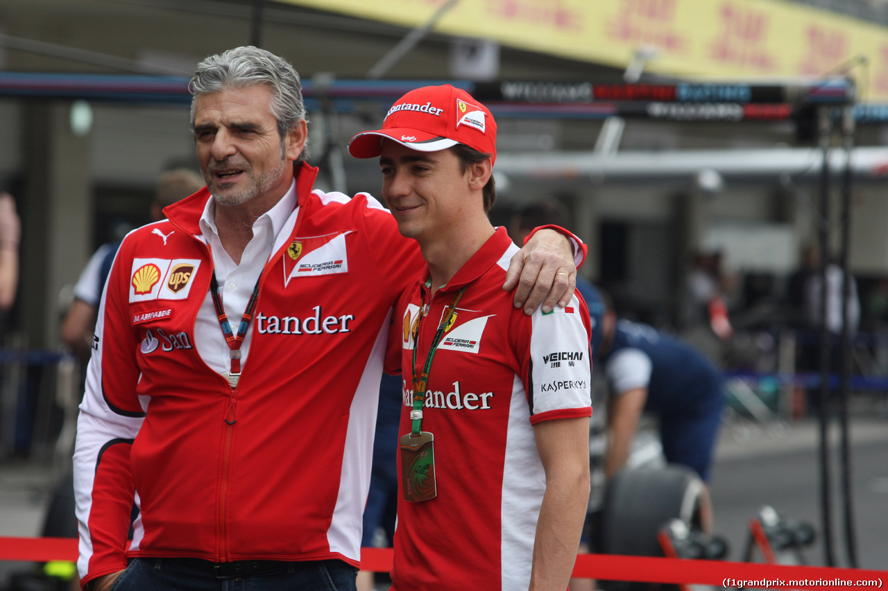 GP MESSICO, 29.10.2015 - Maurizio Arrivabene (ITA) Ferrari Team Principal e Esteban Gutierrez (MEX) Ferrari Test e Reserve Driver