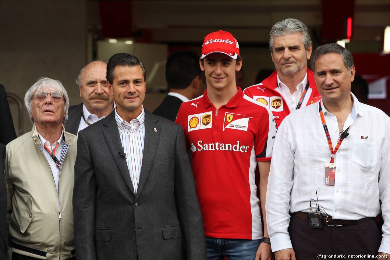 GP MESSICO, 29.10.2015 - Bernie Ecclestone (GBR), President e CEO of FOM, Enrique Pena Nieto (MEX), President of Mexico, Esteban Gutierrez (MEX) Ferrari Test e Reserve Driver e Maurizio Arrivabene (ITA) Ferrari Team Principal