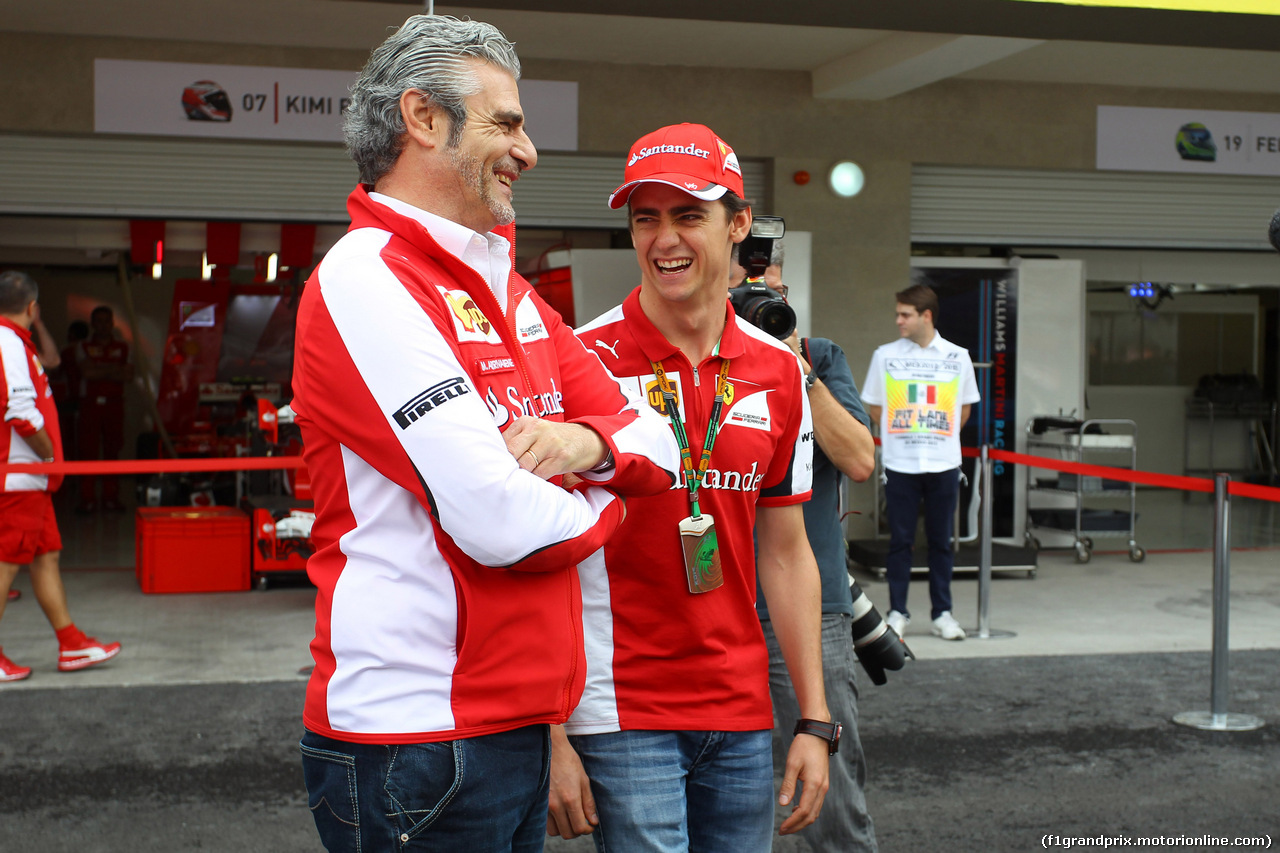 GP MESSICO, 29.10.2015 - Maurizio Arrivabene (ITA) Ferrari Team Principal e Esteban Gutierrez (MEX) Ferrari Test e Reserve Driver