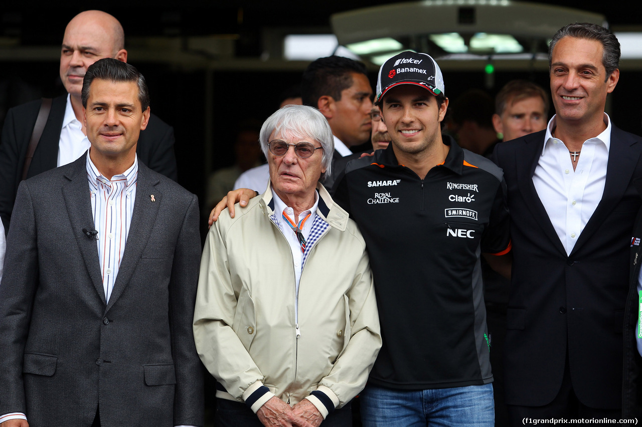 GP MESSICO, 29.10.2015 - Enrique Pena Nieto (MEX), President of Mexico with Bernie Ecclestone (GBR), President e CEO of FOM e Sergio Perez (MEX) Sahara Force India F1 VJM08