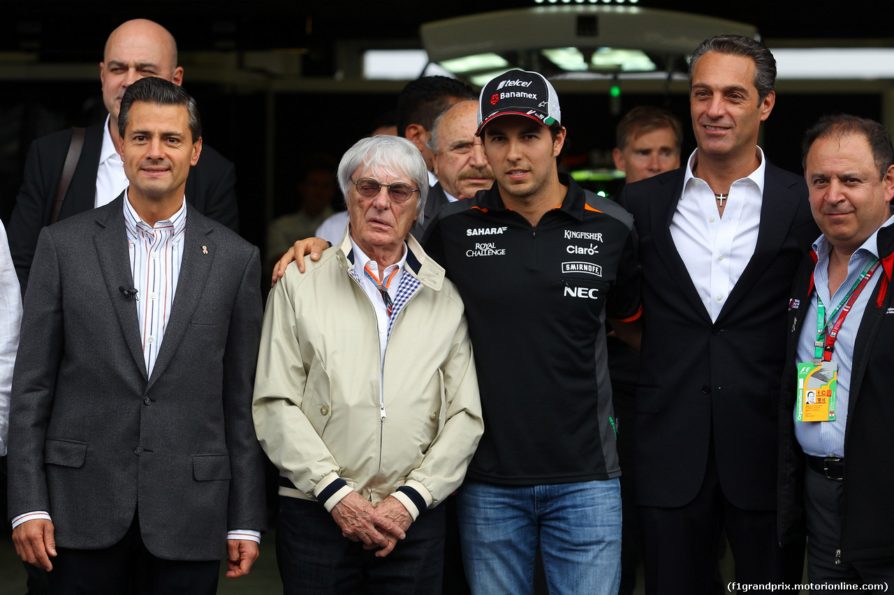 GP MESSICO, 29.10.2015 - Enrique Pena Nieto (MEX), President of Mexico with Bernie Ecclestone (GBR), President e CEO of FOM e Sergio Perez (MEX) Sahara Force India F1 VJM08