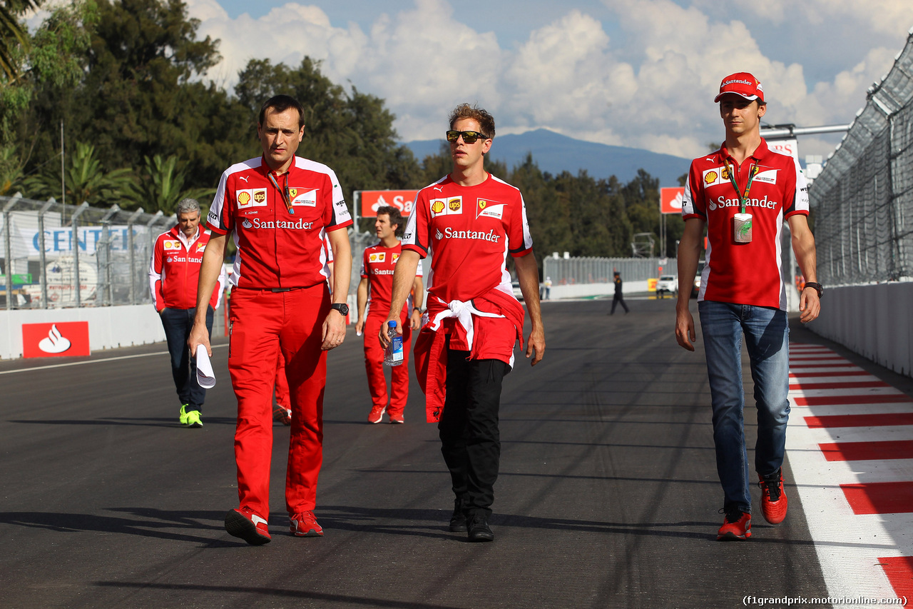 GP MESSICO, 29.10.2015 - Sebastian Vettel (GER) Ferrari SF15-T e Esteban Gutierrez (MEX) Ferrari Test e Reserve Driver