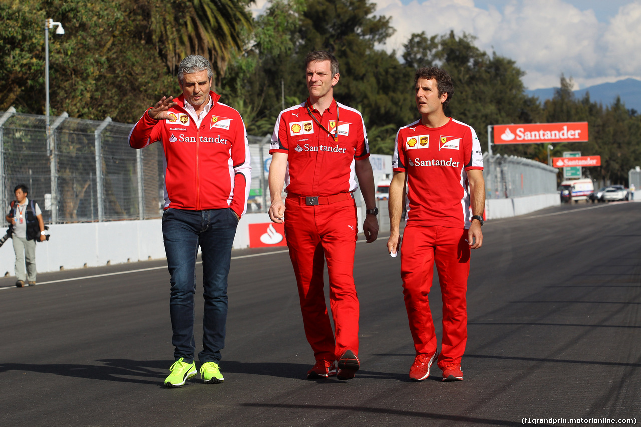 GP MESSICO, 29.10.2015 - (L-R) Maurizio Arrivabene (ITA) Ferrari Team Principal e James Allison (GBR) Ferrari Chassis Technical Director