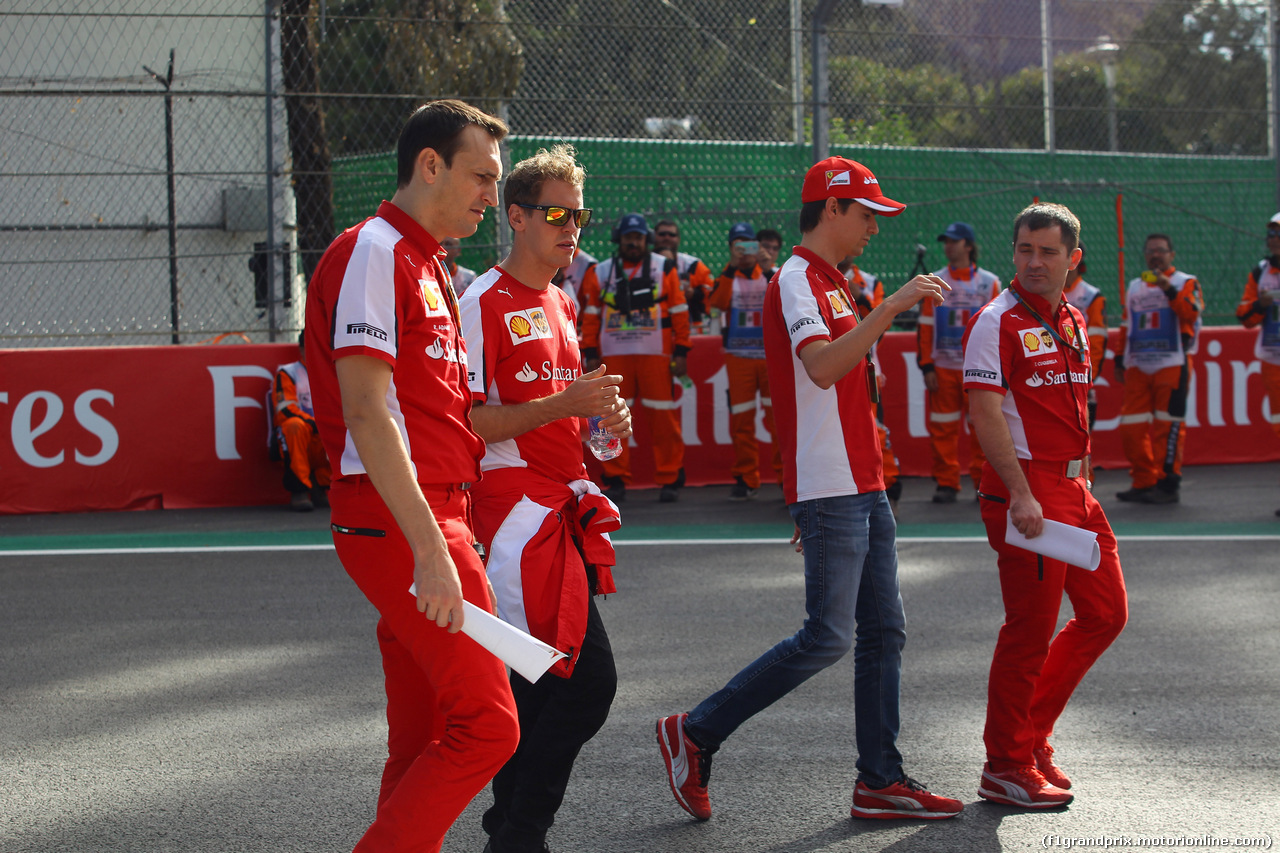 GP MESSICO, 29.10.2015 - Sebastian Vettel (GER) Ferrari SF15-T e Esteban Gutierrez (MEX) Ferrari Test e Reserve Driver