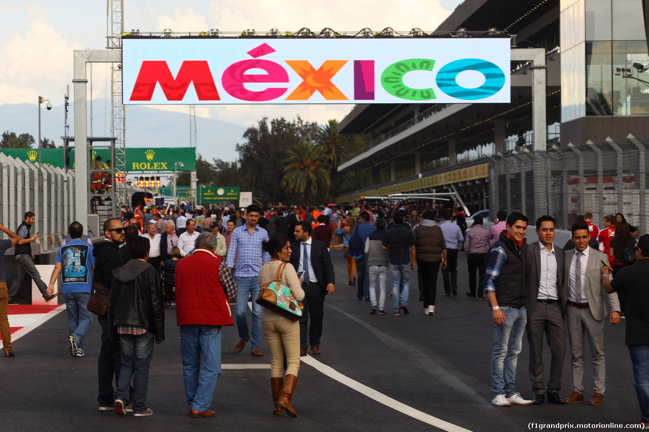 GP MESSICO, 29.10.2015 - The pit lane