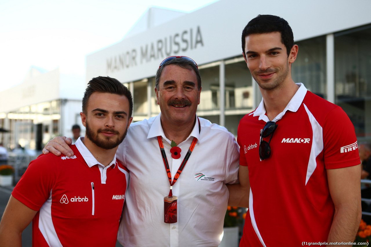 GP MESSICO, 29.10.2015 - (L-R) William Stevens (GBR) Manor Marussia F1 Team, Nigel Mansell (GBR) e Alexander Rossi (USA) Manor Marussia F1 Team