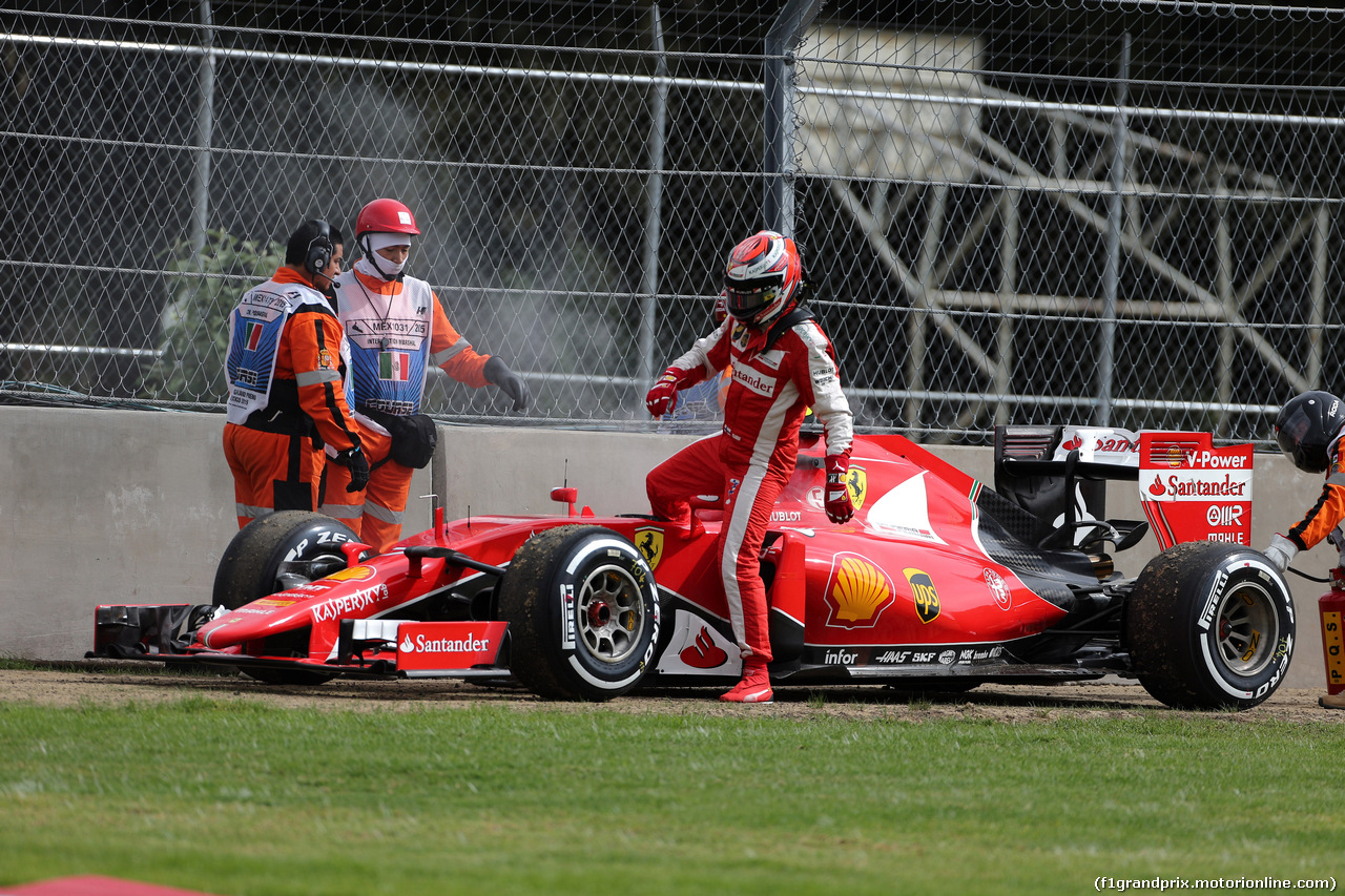 GP MESSICO, 31.10.2015- Prove Libere 3, Kimi Raikkonen (FIN) Ferrari SF15-T retires from the practice.