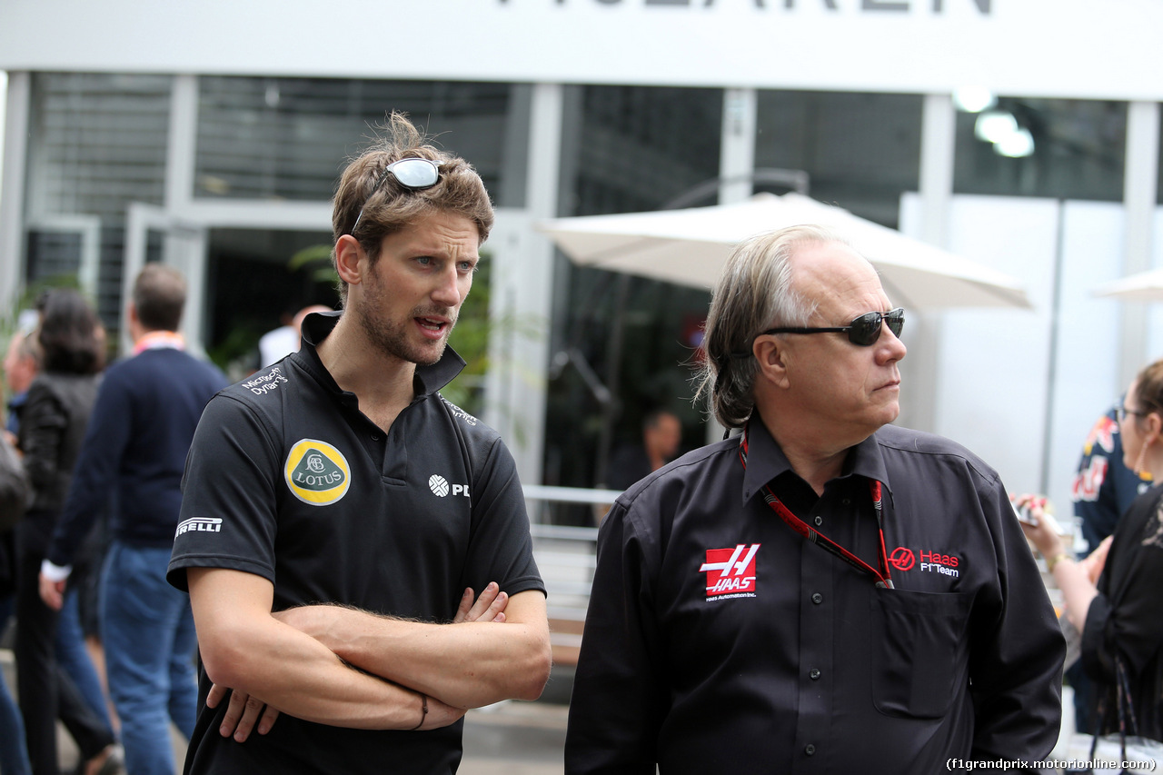 GP MESSICO, 31.10.2015- Romain Grosjean (FRA) Lotus F1 Team E23 e Gene Haas (USA), head of the Haas F1 Team