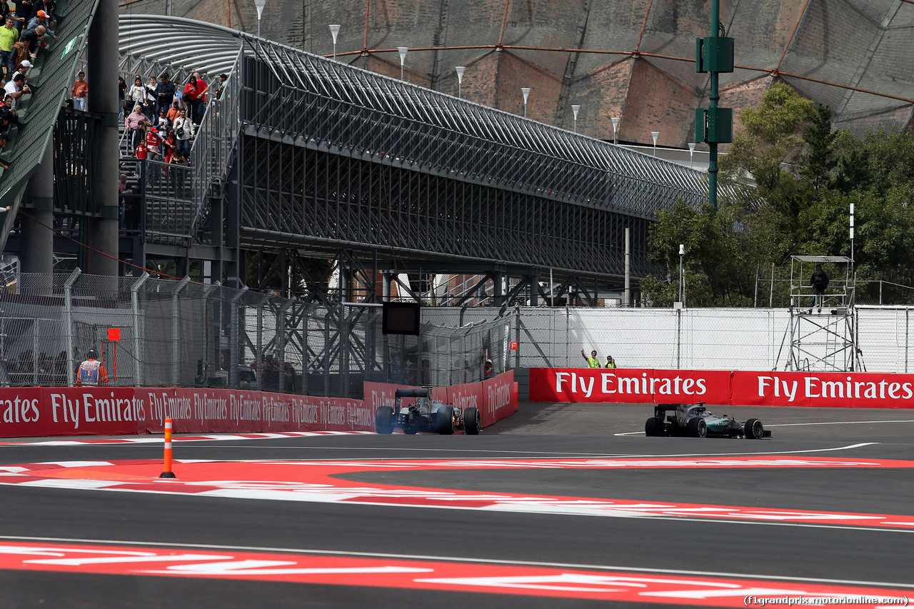 GP MESSICO, 30.10.2015 - Prove Libere 1, Nico Rosberg (GER) Mercedes AMG F1 W06 e Lewis Hamilton (GBR) Mercedes AMG F1 W06