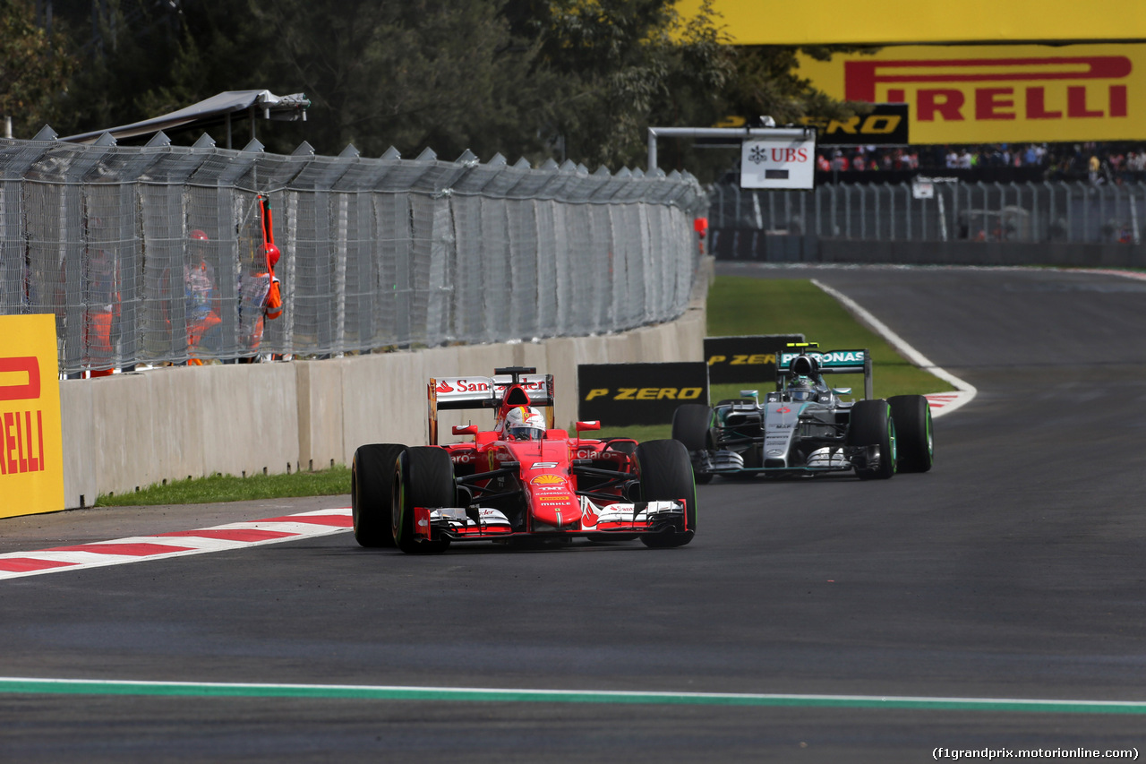 GP MESSICO, 30.10.2015 - Prove Libere 1, Sebastian Vettel (GER) Ferrari SF15-T e Nico Rosberg (GER) Mercedes AMG F1 W06