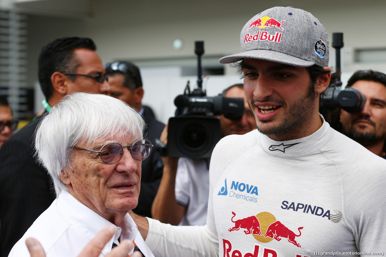 GP MESSICO, 30.10.2015 - Bernie Ecclestone (GBR), President e CEO of FOM e Carlos Sainz Jr (ESP) Scuderia Toro Rosso STR10