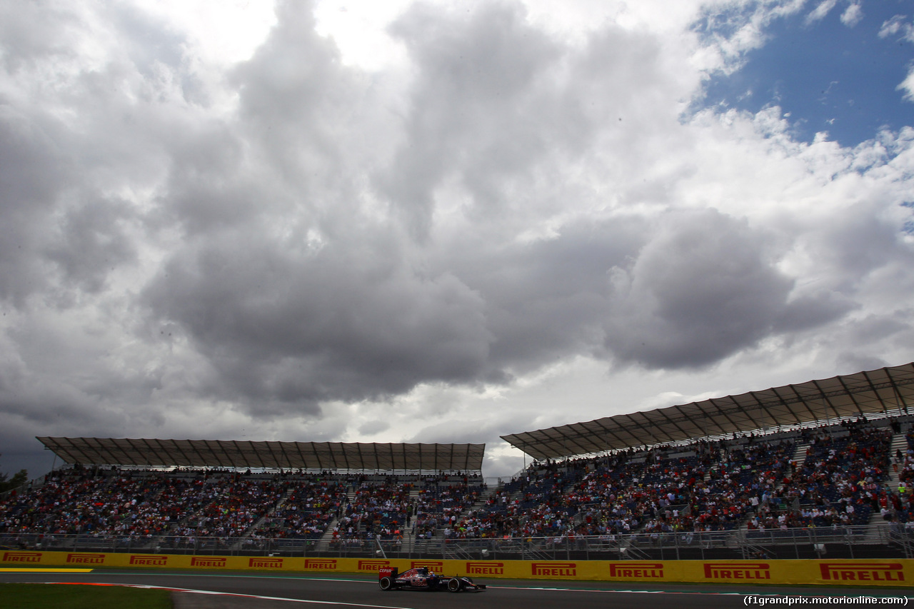 GP MESSICO, 30.10.2015 - Prove Libere 2, Carlos Sainz Jr (ESP) Scuderia Toro Rosso STR10