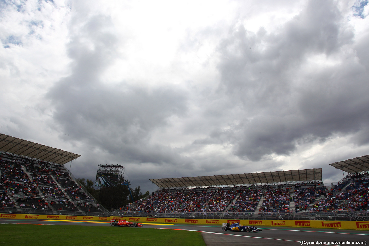 GP MESSICO, 30.10.2015 - Prove Libere 2, Sebastian Vettel (GER) Ferrari SF15-T e Marcus Ericsson (SUE) Sauber C34