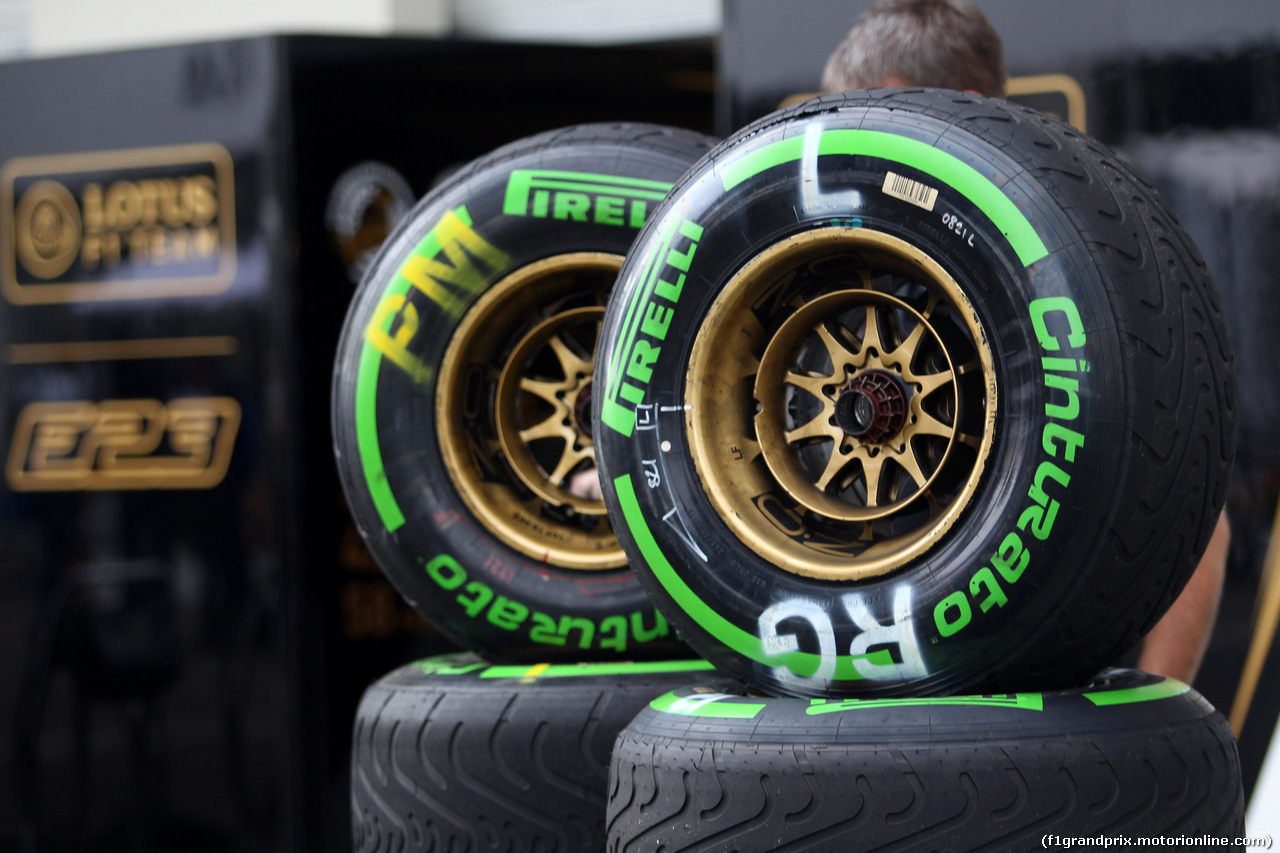 GP MESSICO, 30.10.2015 - Prove Libere 2, Pirelli Tyres e OZ Wheels