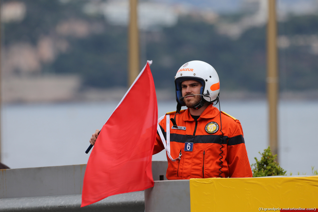 GP MONACO, 21.05.2015- Prove Libere 2, Red Flag