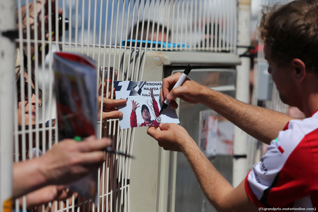 GP MONACO, 20.05.2015- Sebastian Vettel (GER) Ferrari SF15-T with the fans