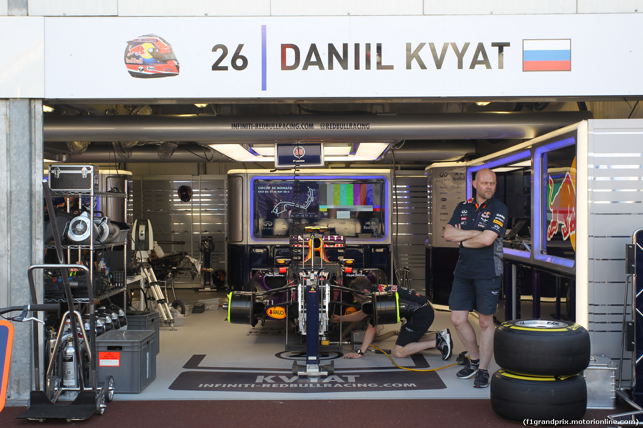 GP MONACO, 20.05.2015- Daniil Kvyat (RUS) Red Bull Racing RB11 garage