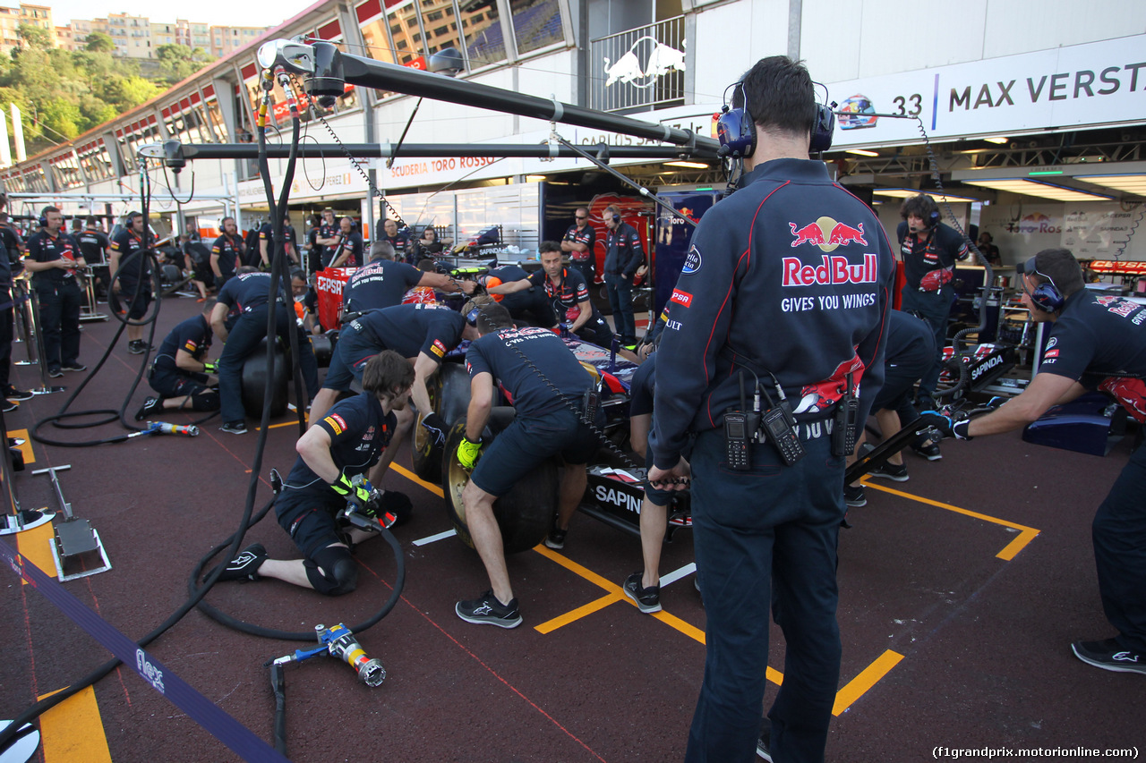 GP MONACO, 20.05.2015- Toro Rosso Team pit stop training