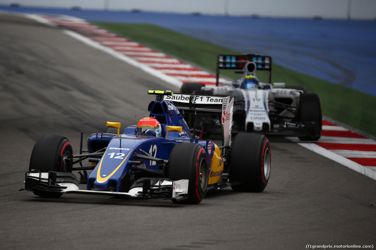 GP RUSSIA, 11.10.2015 - Gara, Felipe Nasr (BRA) Sauber C34 davanti a Felipe Massa (BRA) Williams F1 Team FW37