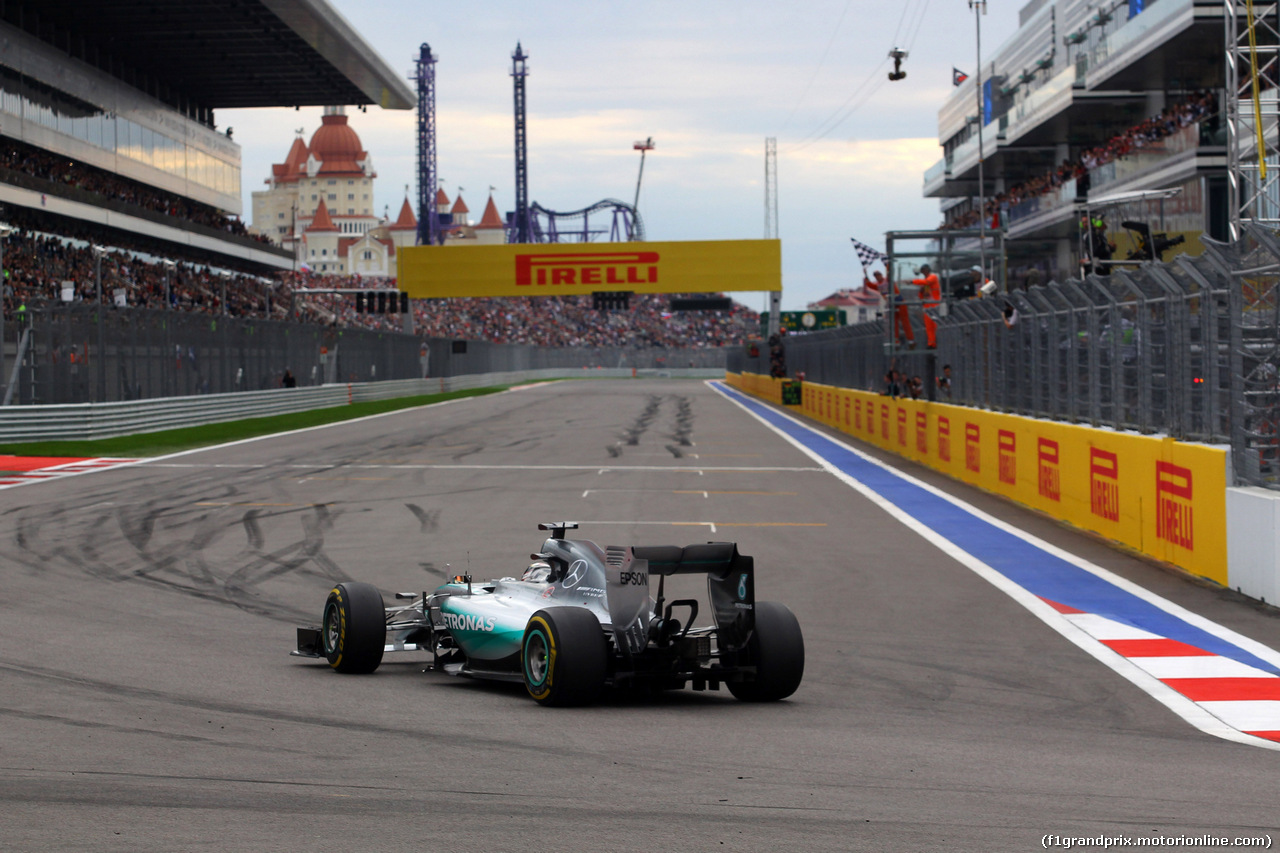 GP RUSSIA, 11.10.2015 - Gara, Lewis Hamilton (GBR) Mercedes AMG F1 W06 vincitore