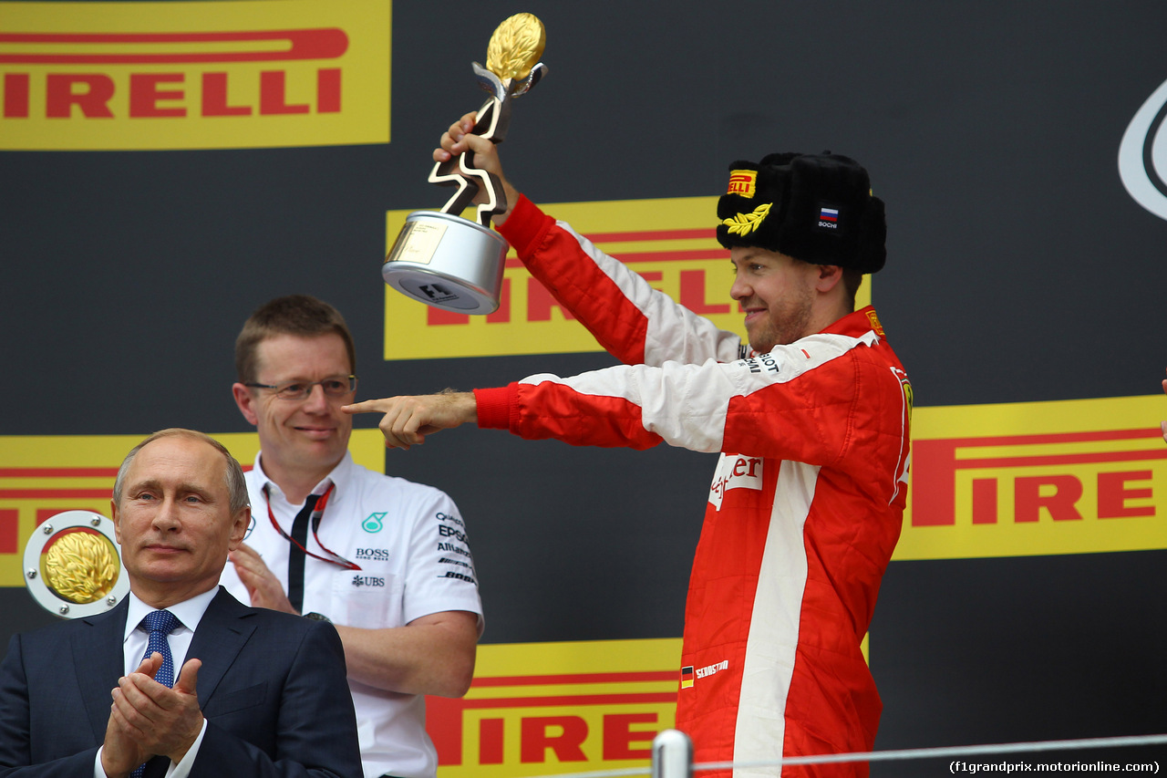 GP RUSSIA, 11.10.2015 - Gara, Vladimir Putin (RUS) Russian Federation President e secondo Sebastian Vettel (GER) Ferrari SF15-T