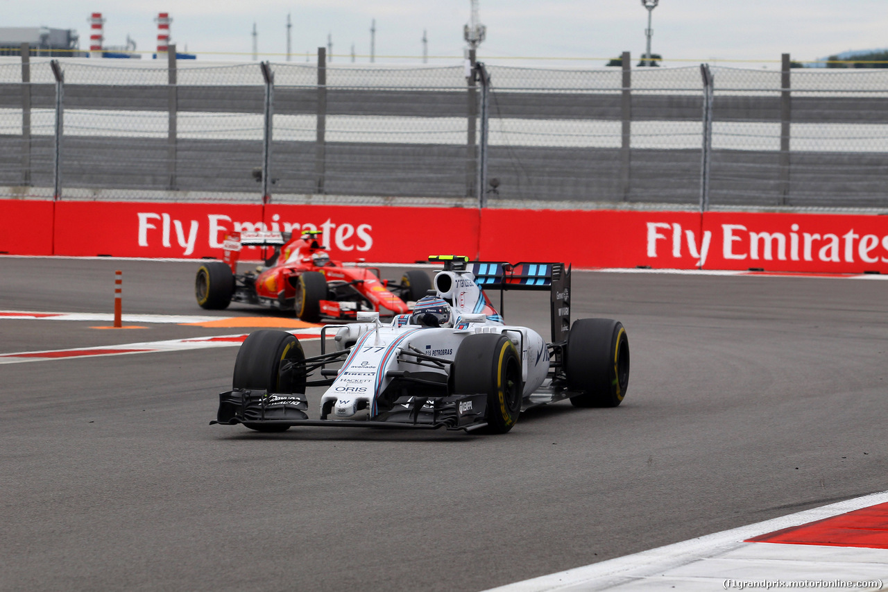 GP RUSSIA, 11.10.2015 - Gara, Valtteri Bottas (FIN) Williams F1 Team FW37 e Kimi Raikkonen (FIN) Ferrari SF15-T