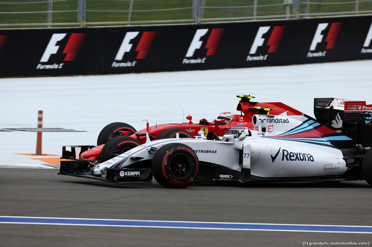 GP RUSSIA, 11.10.2015 - Gara, Valtteri Bottas (FIN) Williams F1 Team FW37 e Kimi Raikkonen (FIN) Ferrari SF15-T