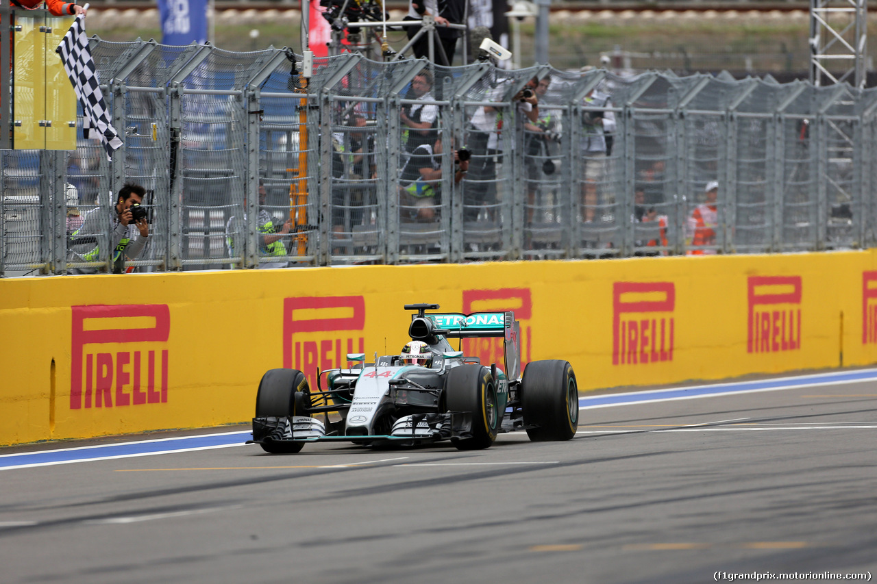 GP RUSSIA, 11.10.2015 - Gara, Lewis Hamilton (GBR) Mercedes AMG F1 W06 vincitore