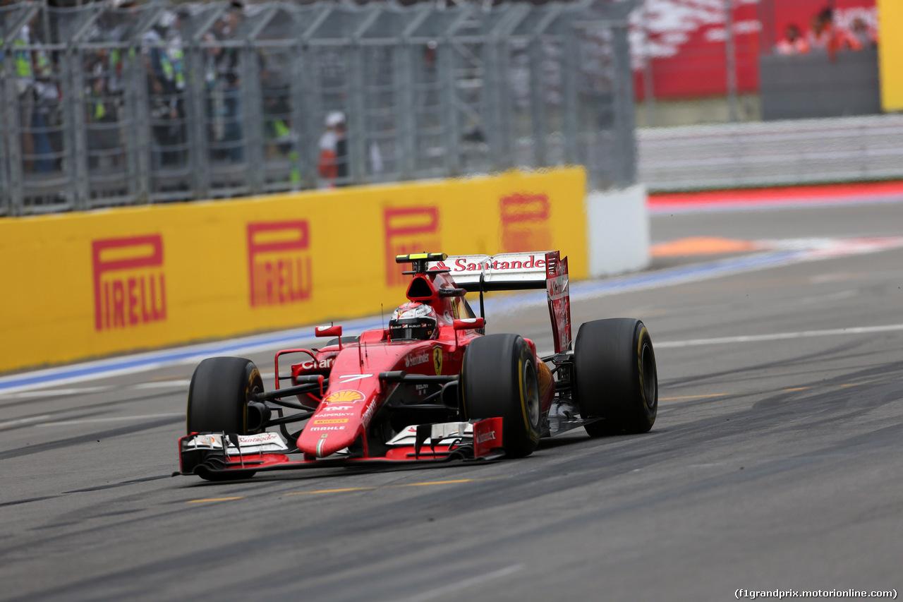 GP RUSSIA, 11.10.2015 - Gara, Kimi Raikkonen (FIN) Ferrari SF15-T at the end of the race