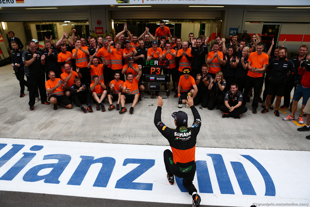 GP RUSSIA, 11.10.2015 - Gara, Festeggiamenti, terzo Sergio Perez (MEX) Sahara Force India F1 VJM08