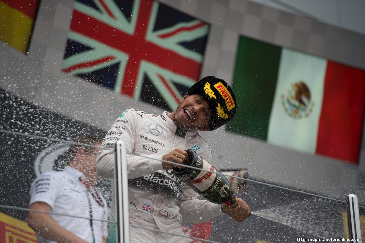 GP RUSSIA, 11.10.2015 - Gara, Lewis Hamilton (GBR) Mercedes AMG F1 W06 vincitore