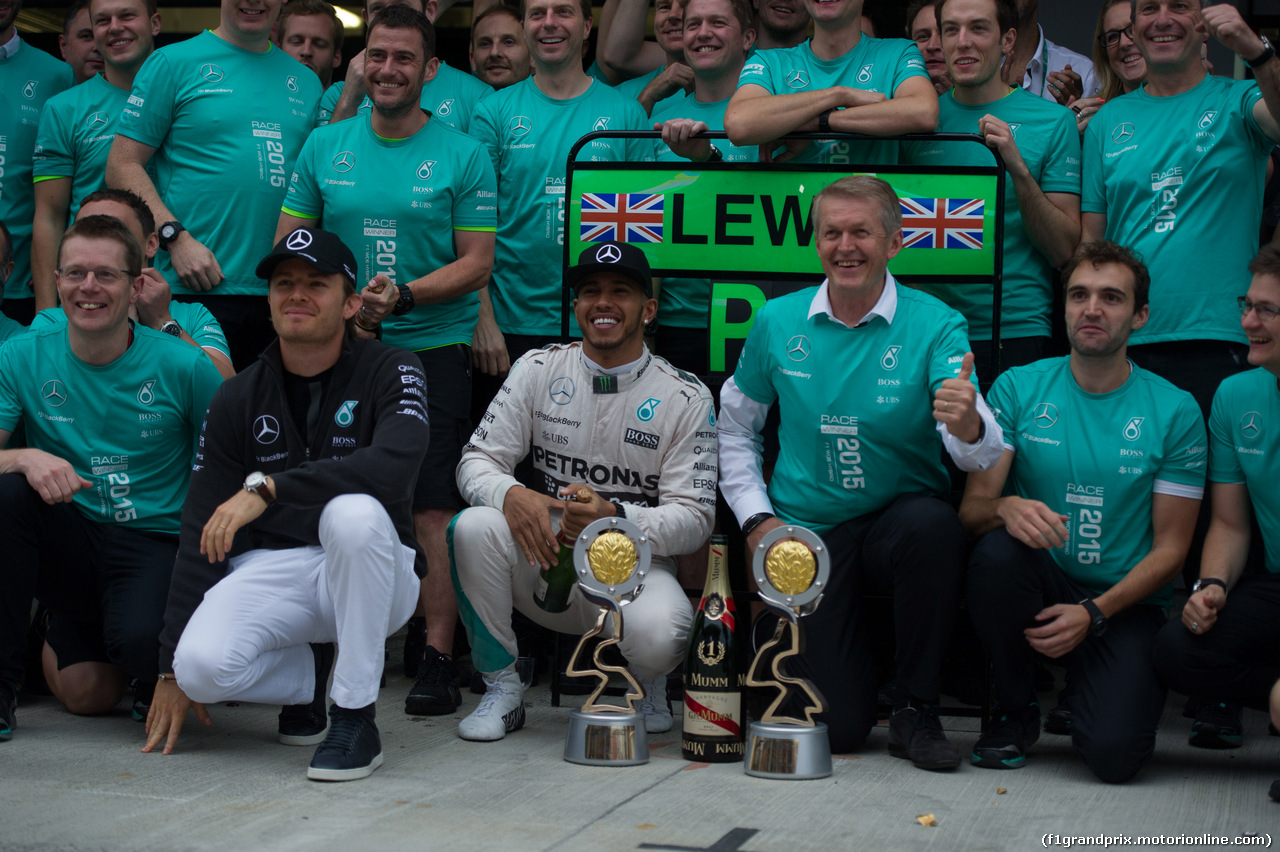 GP RUSSIA, 11.10.2015 - Gara, Festeggiamenti, Lewis Hamilton (GBR) Mercedes AMG F1 W06 vincitore