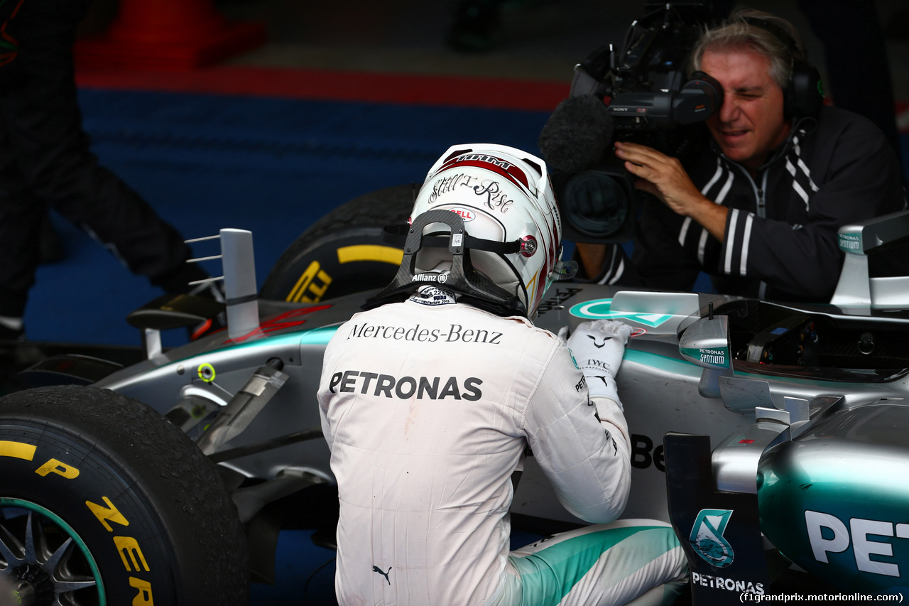 GP RUSSIA, 11.10.2015 - Gara, Lewis Hamilton (GBR) Mercedes AMG F1 W06 vincitore