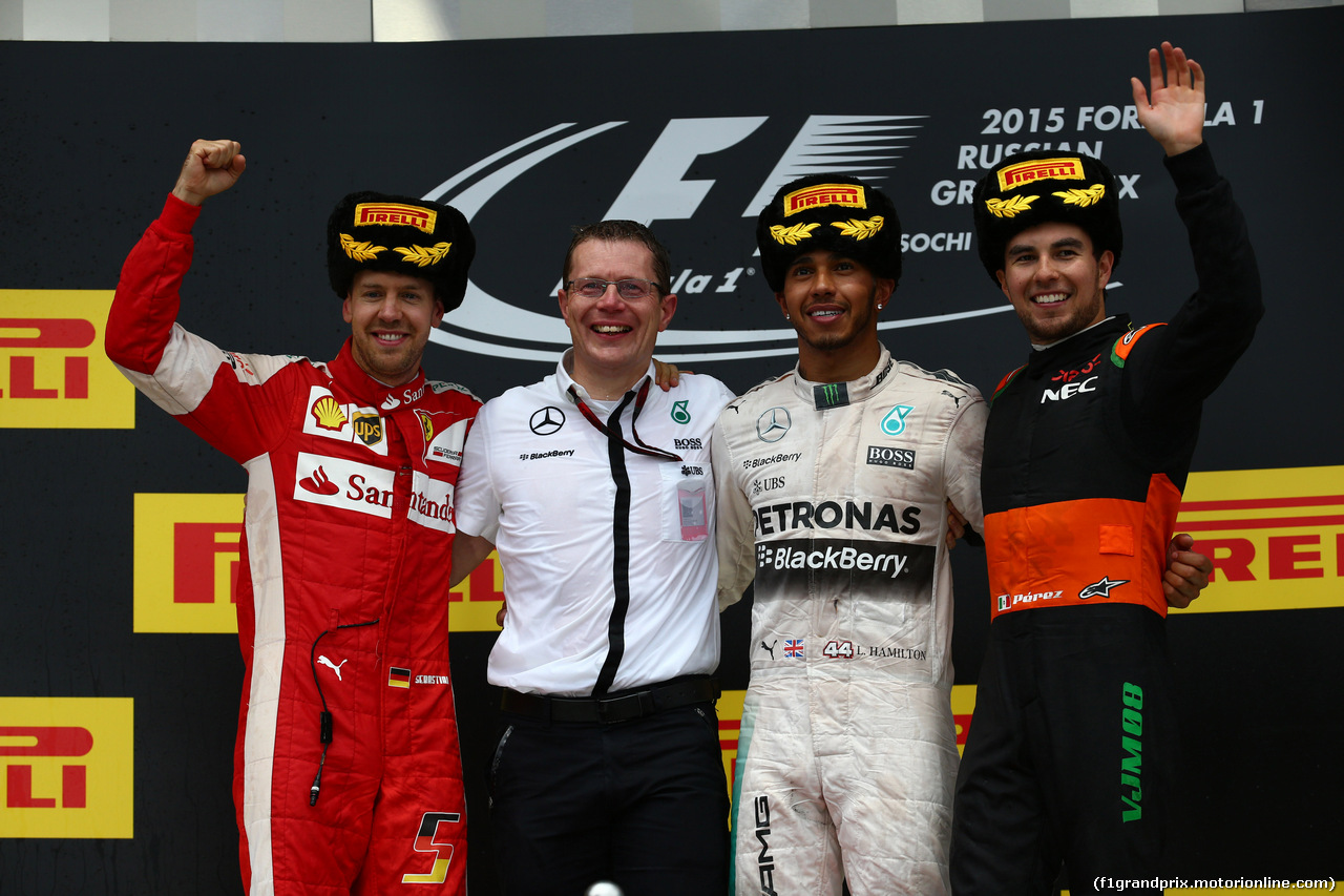 GP RUSSIA, 11.10.2015 - Gara, 1st position Lewis Hamilton (GBR) Mercedes AMG F1 W06, secondo Sebastian Vettel (GER) Ferrari SF15-T e terzo Sergio Perez (MEX) Sahara Force India F1 VJM08