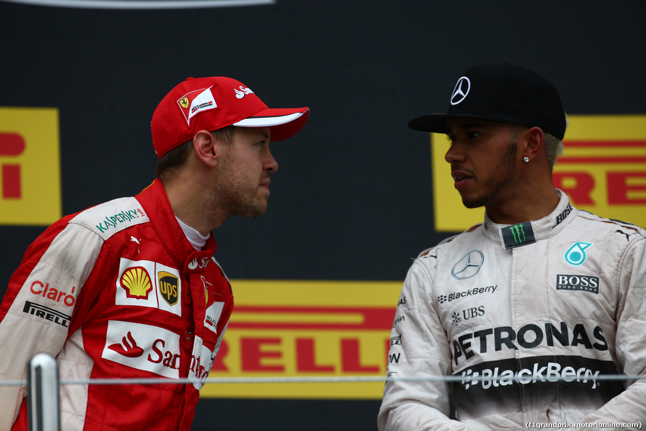 GP RUSSIA, 11.10.2015 - Gara, secondo Sebastian Vettel (GER) Ferrari SF15-T e Lewis Hamilton (GBR) Mercedes AMG F1 W06 vincitore