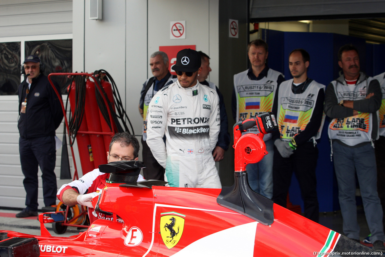 GP RUSSIA, 10.10.2015 -  Qualifiche, Lewis Hamilton (GBR) Mercedes AMG F1 W06
