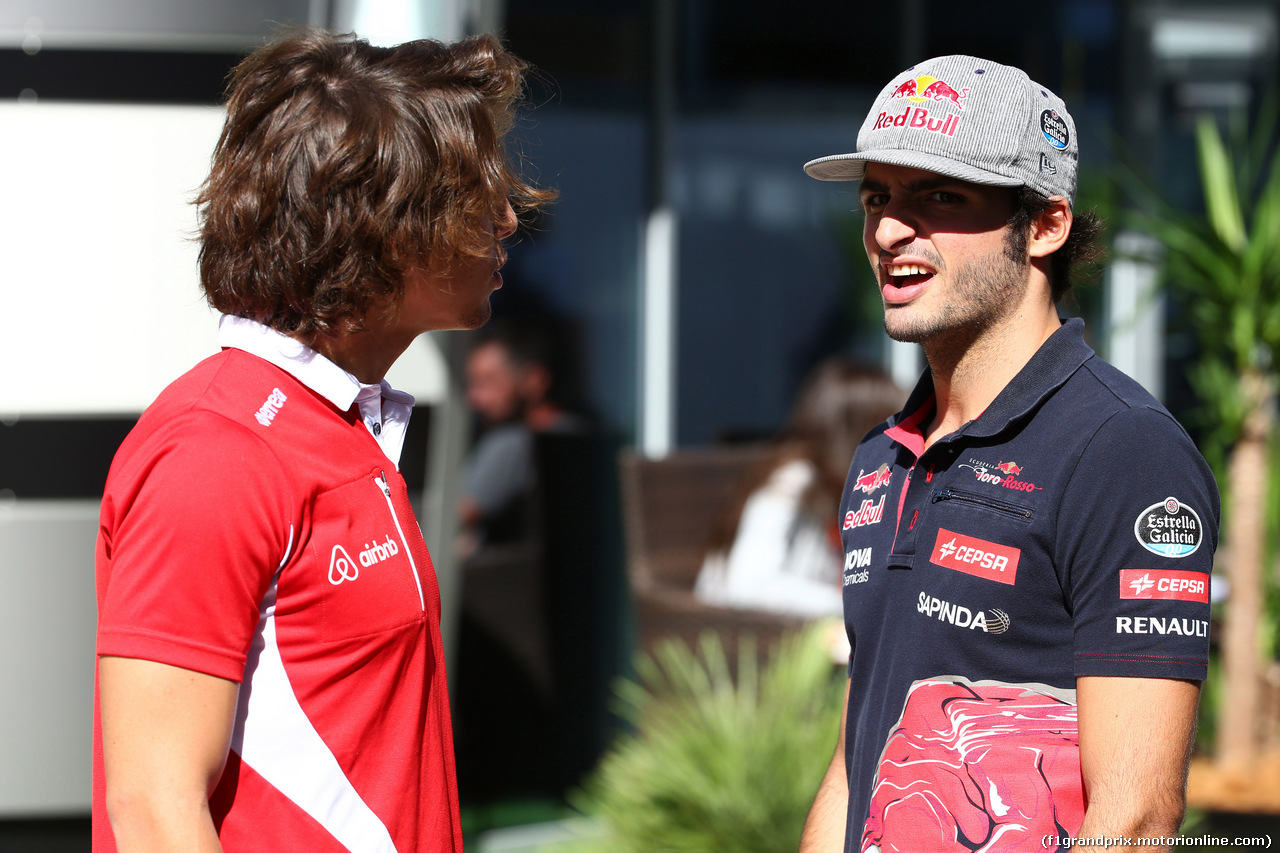 GP RUSSIA, 08.10.2015 - (L-R) Roberto Merhi (ESP) Manor Marussia F1 Team e Carlos Sainz Jr (ESP) Scuderia Toro Rosso STR10