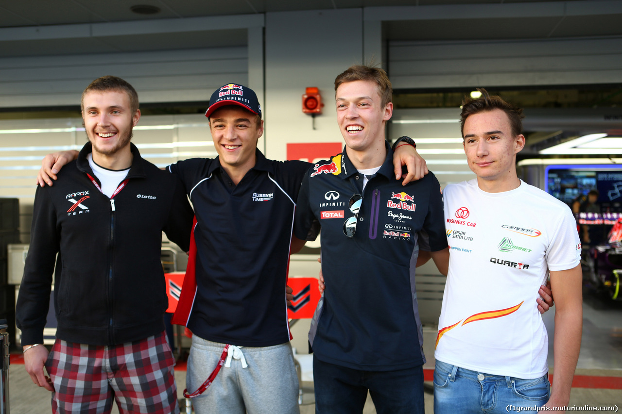 GP RUSSIA, 08.10.2015 - (L-R) Sergey Sirotkin (RUS) Rapax, Artem Markelov (Rus) Russian Time, Daniil Kvyat (RUS) Red Bull Racing RB11 e Konstantin Tereshchenko (RUS) Campos Racing