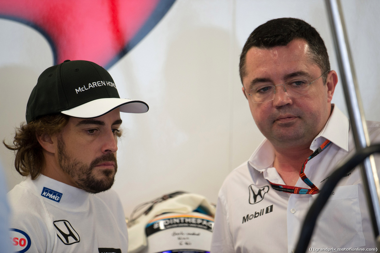 GP RUSSIA, 09.10.2015 - Prove Libere 1, Fernando Alonso (ESP) McLaren Honda MP4-30 e Eric Boullier (FRA) McLaren Racing Director