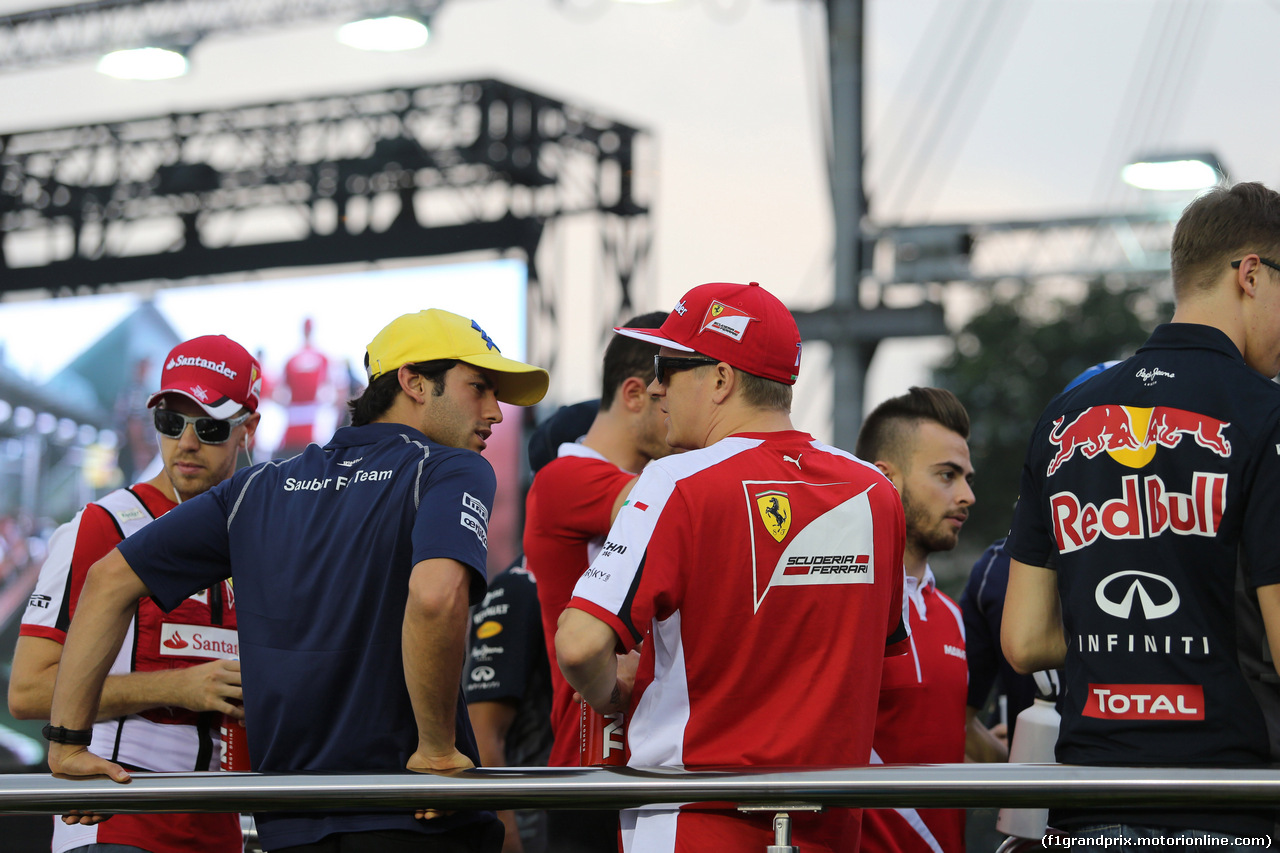 GP SINGAPORE, 20.09.2015 - Sebastian Vettel (GER) Ferrari SF15-T, Felipe Nasr (BRA) Sauber C34 e Kimi Raikkonen (FIN) Ferrari SF15-T