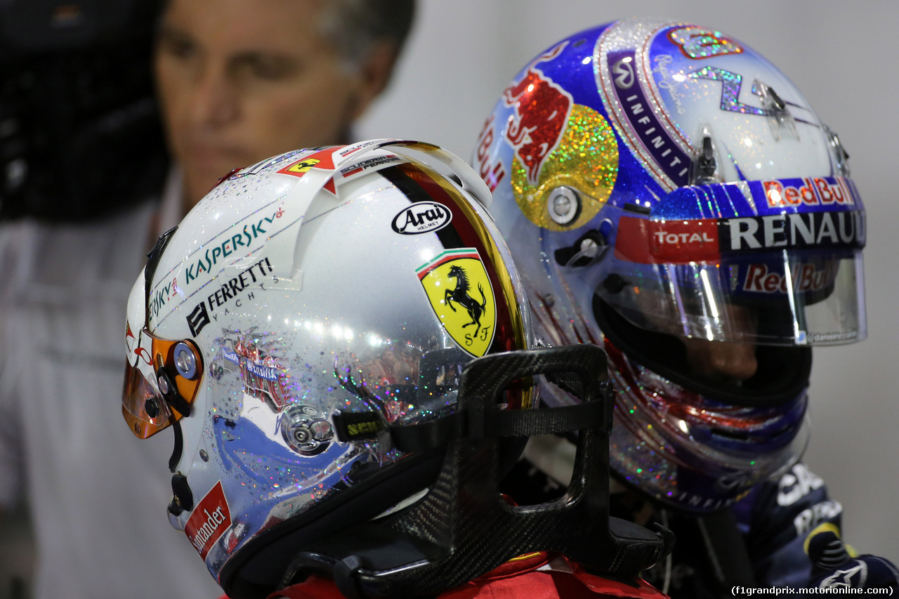 GP SINGAPORE, 20.09.2015 - Gara, Sebastian Vettel (GER) Ferrari SF15-T vincitore e secondo Daniel Ricciardo (AUS) Red Bull Racing RB11