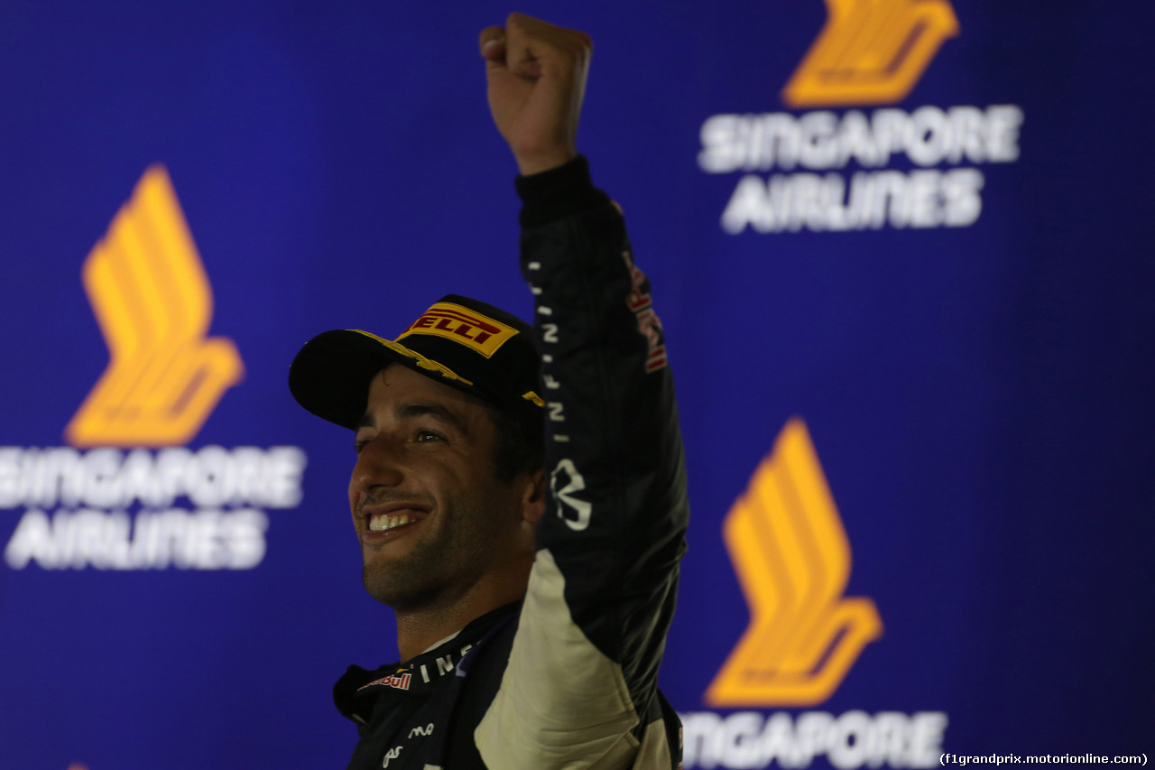 GP SINGAPORE, 20.09.2015 - Gara, secondo Daniel Ricciardo (AUS) Red Bull Racing RB11