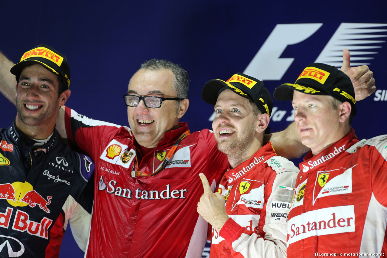 GP SINGAPORE, 20.09.2015 - Gara, 1st position Sebastian Vettel (GER) Ferrari SF15-T, secondo Daniel Ricciardo (AUS) Red Bull Racing RB11 e terzo Kimi Raikkonen (FIN) Ferrari SF15-T