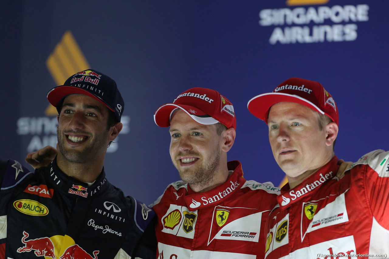 GP SINGAPORE, 20.09.2015 - Gara, 1st position Sebastian Vettel (GER) Ferrari SF15-T, secondo Daniel Ricciardo (AUS) Red Bull Racing RB11 e terzo Kimi Raikkonen (FIN) Ferrari SF15-T