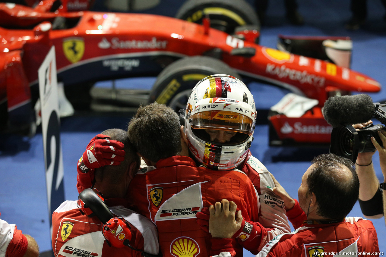 GP SINGAPORE, 20.09.2015 - Gara, Sebastian Vettel (GER) Ferrari SF15-T vincitore